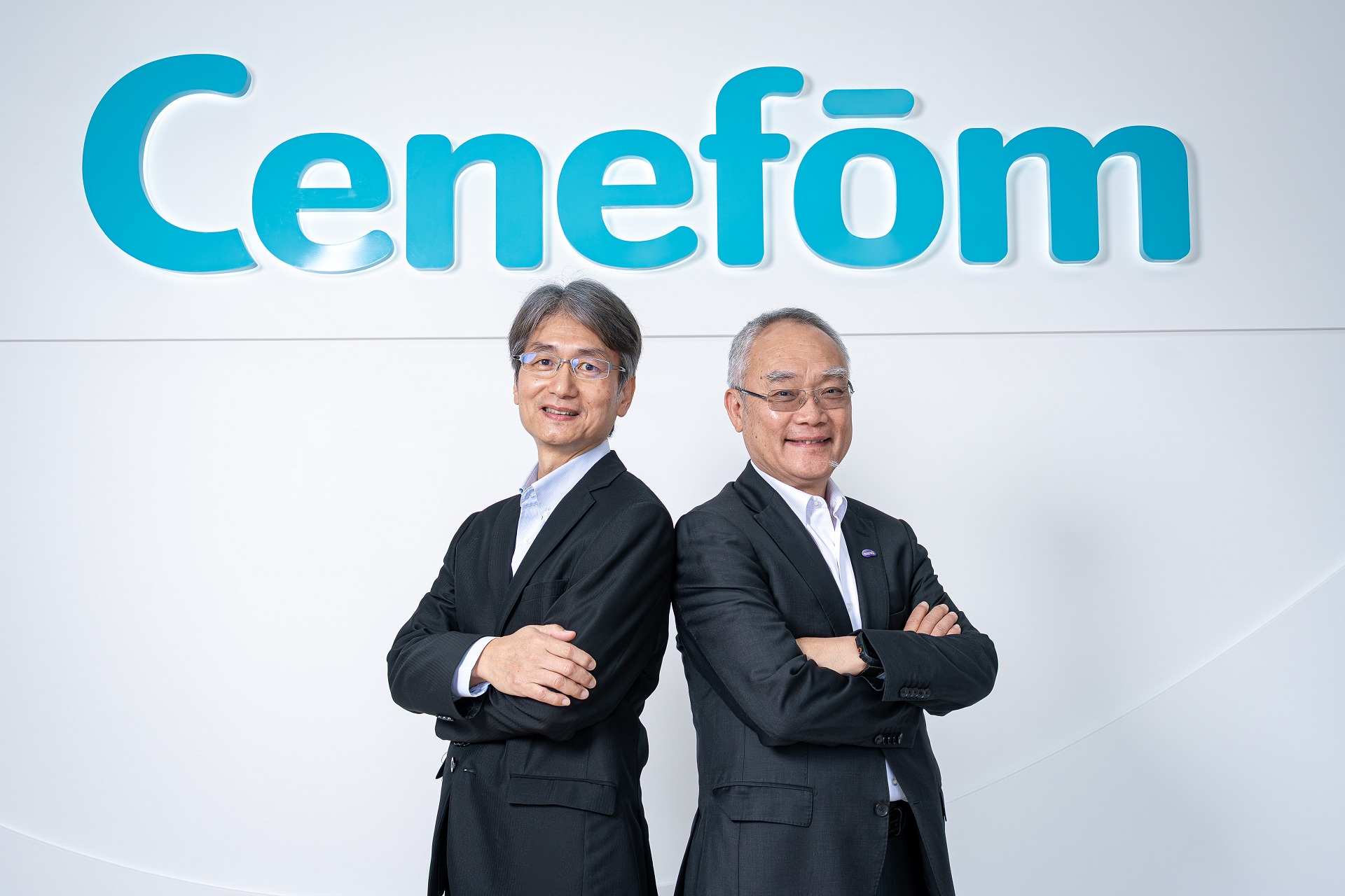 明基材料暨碩晨董事長陳建志，與碩晨總經理徐陳平